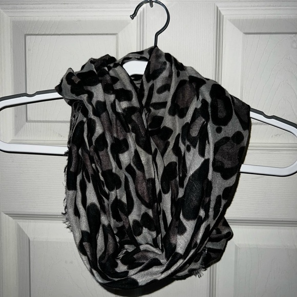croft & barrow Accessories - Stylish Black and Gray Leopard Print Scarf